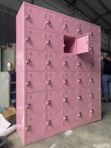 Tủ locker 30 ngăn màu hồng phân phối cho khách hàng tại Hải Dương