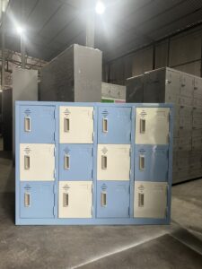 Tủ locker 12 ngăn màu xanh trắng có đặc điểm nổi bật gì?