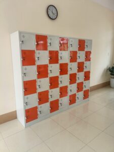 Tủ locker 18 ngăn màu cam trắng tại Hưng Phát có gì đặc biệt?