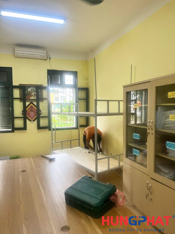 Giường tầng sắt