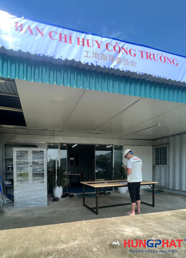 Bàn họp văn phòng, tủ sắt tài liệu K3 tại công trình xây dựng