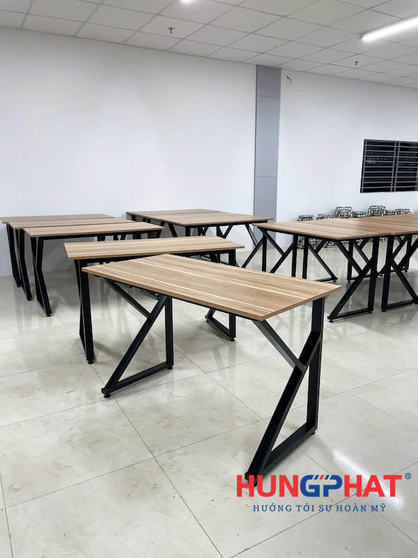 Cung cấp và lắp đặt bàn làm việc chân sắt chữ K tại Cầu Giấy