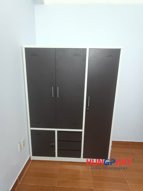 Tủ sắt quần áo màu nâu sản xuất theo yêu cầu khách hàng