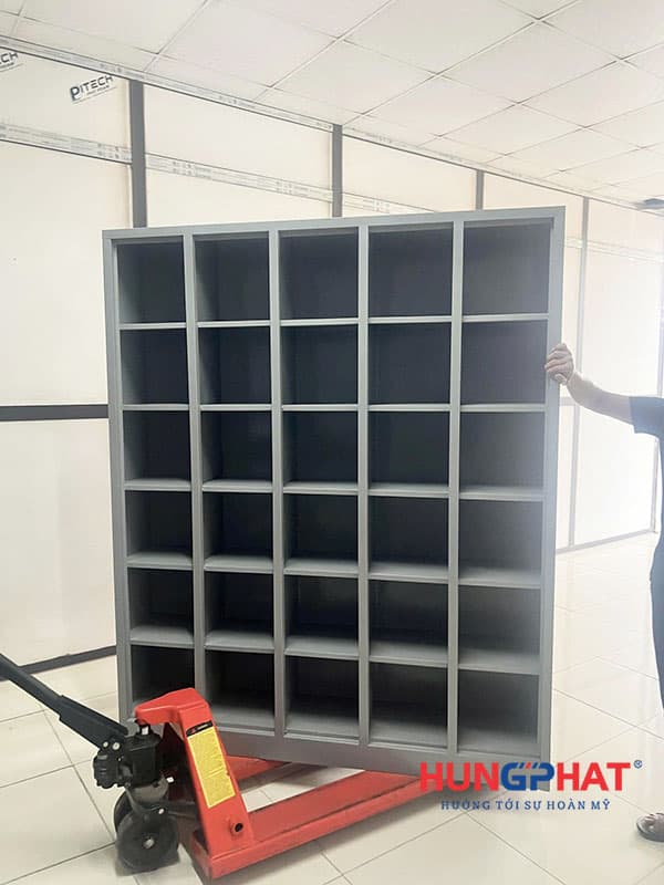 Nên chọn tủ locker sắt hay tủ gỗ cho nhân viên?
